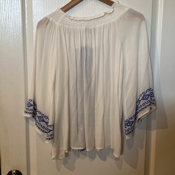 TCEC size M 3/4 bell sleeve  off shoulder or regular top - Picture 5 of 6